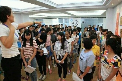 《電子廠招聘信息的冷熱交織：機遇與挑戰》